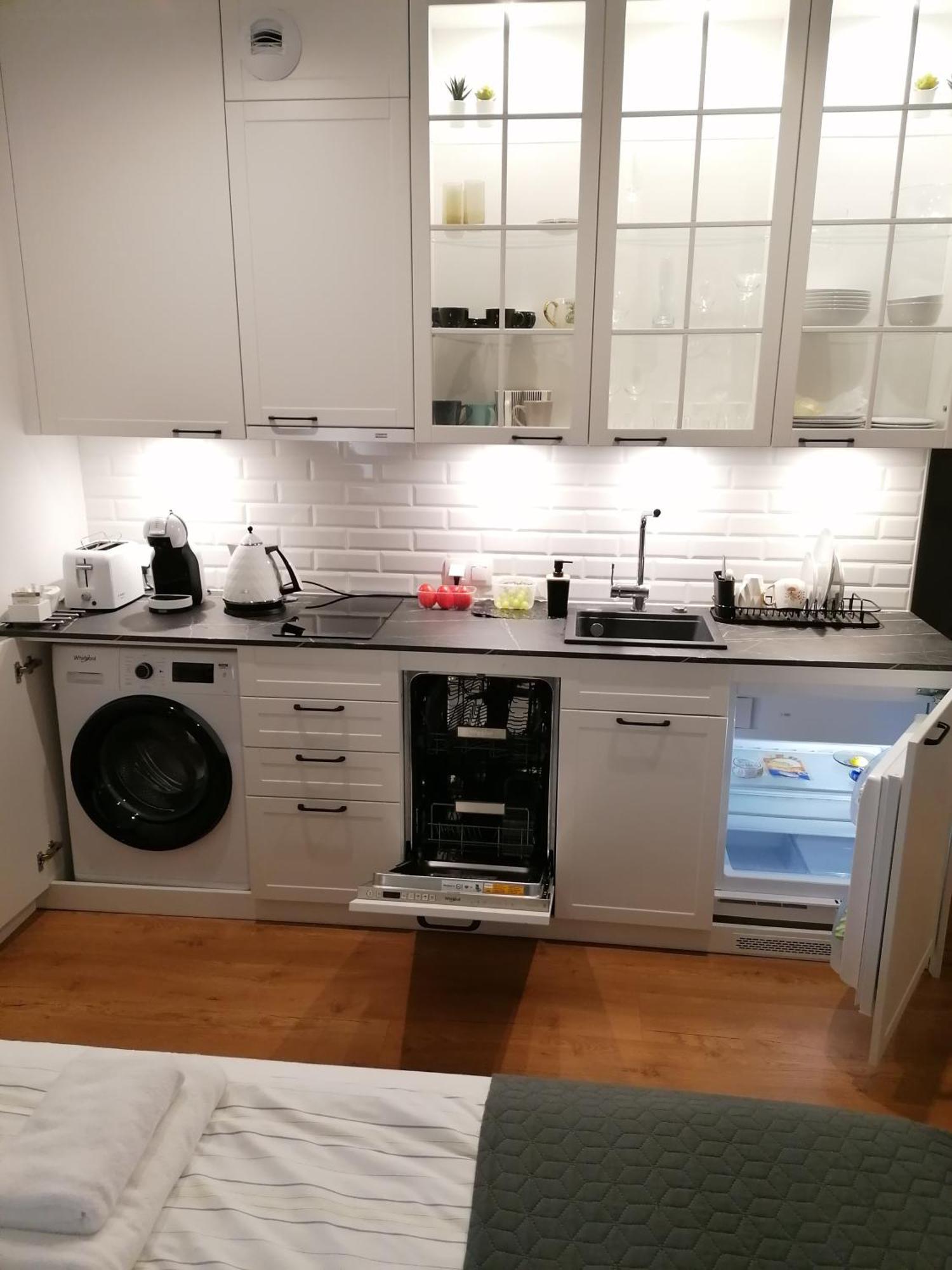 Pinea Apartament Z Widokiem Na Morze Z Basenem I Spa Przy Plazy Побєрово Екстер'єр фото