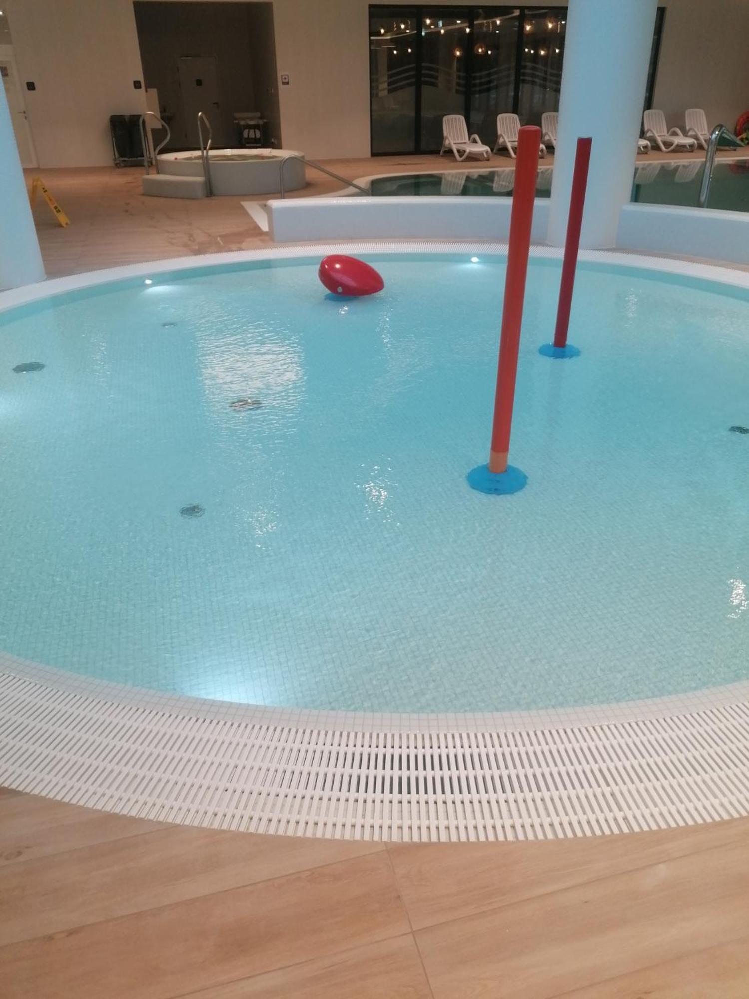 Pinea Apartament Z Widokiem Na Morze Z Basenem I Spa Przy Plazy Побєрово Екстер'єр фото
